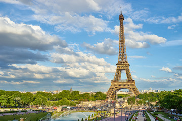 Fototapeta na wymiar Eiffel Tower in Paris at evening