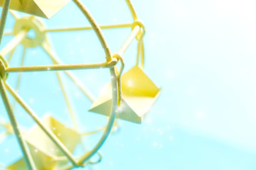 おもちゃの観覧車と空