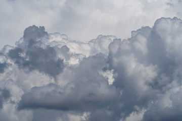 Cumulonimbus calvus, a developing thunderhead cloud