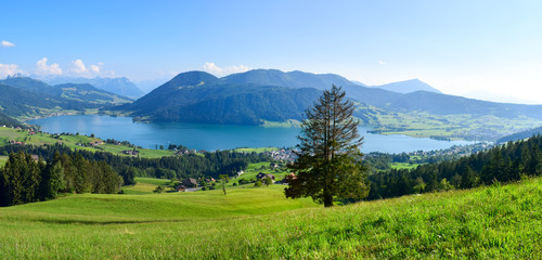 Panoramasicht auf den Ägerisee