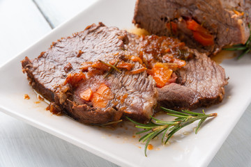 Arrosto di maiale con aromi mediterranei 