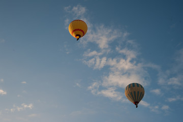 İki uçan balon © omer_kuru