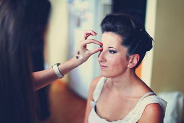 Preparations of bride before the wedding - 280882832