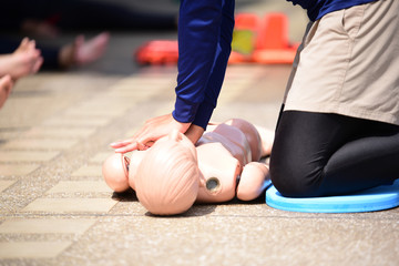 Naklejka premium CPR training