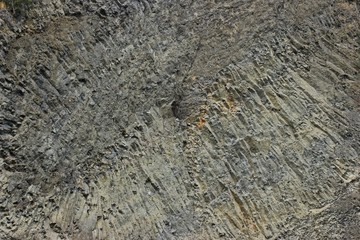 Der Hirzstein bei Schauenburg mit Basalt