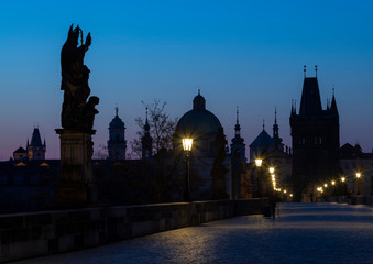 Fototapeta premium Most Karola o wschodzie słońca, Praga, Republika Czeska