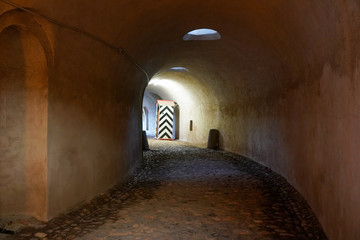 Wachposten im Tunnel