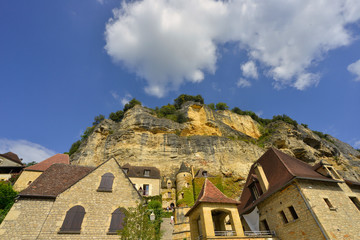 Fototapeta na wymiar La Roque-Gageac (24250) village de roche, département de la Dordogne en région Nouvelle-Aquitaine, France