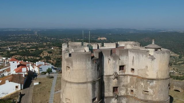Evoramonte (Portugal) - Vue a&eacute;rienne du ch&acirc;teau