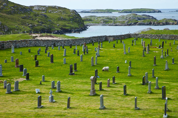 Cementerio junto a playa Bostadh (Cemetery nearby Bostadh Beach). Great Bernera. Lewis island....