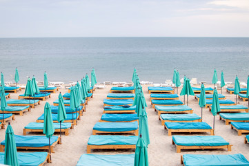 Obraz premium many empty beach beds near the sea, a beach without people, an abandoned resting place