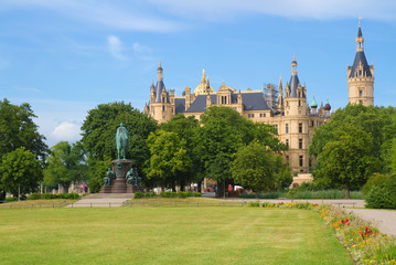 Fototapeta na wymiar Schlossgarten von Schloss Schwerin