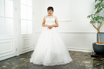 ウェディングドレスの花嫁