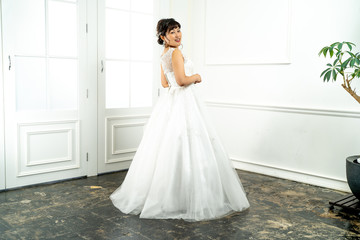 ウェディングドレスの花嫁