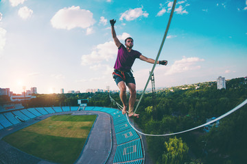 Highliner goes over the stadium.