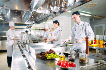 Fototapeta na wymiar Modern kitchen. The chefs prepare meals in the restaurant's kitchen.
