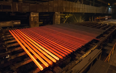 Hot square steel bloom on the roll-table