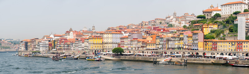 Fototapeta na wymiar A panoramic skyline view of Porto, Portugal