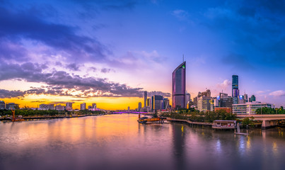 Beautiful sunset evening afternoon panorama overlooking South Bank Parklands, The Brisbane River, and Brisbane's City Skyline during winter - obrazy, fototapety, plakaty