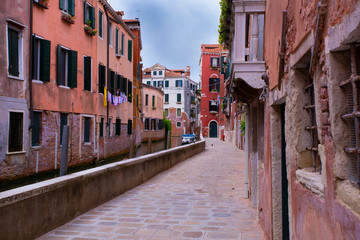 Fototapeta na wymiar Venetian street