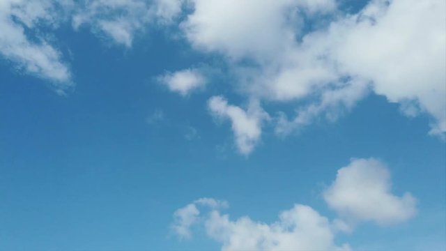Scenic puffy cumulus withe clouds timelapse with fast and carefree emotion in a blue summer sky