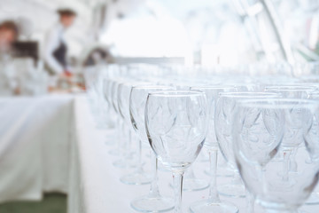 empty glass glasses on the table in the restaurant