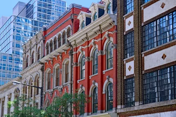 Foto auf Alu-Dibond Ornate facades of preserved 19th century office buildings,  Toronto financial district, Wellington Street © Spiroview Inc.