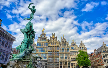De Brabo-fontein op de Grote Markt (Hoofdplein) van Antwerpen (Antwerpen), België.