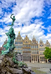 Fotobehang De Brabo-fontein op de Grote Markt (Hoofdplein) van Antwerpen (Antwerpen), België. © Jbyard