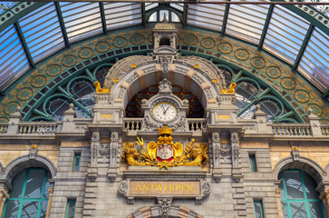 Obraz premium The interior of the Antwerp (Antwerpen), Belgium railway station.