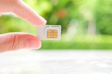Fototapeta premium Hand holding sim card.