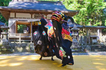 上野の獅子舞　剣の舞（和歌山県指定　無形民俗文化財　富里　春日神社）