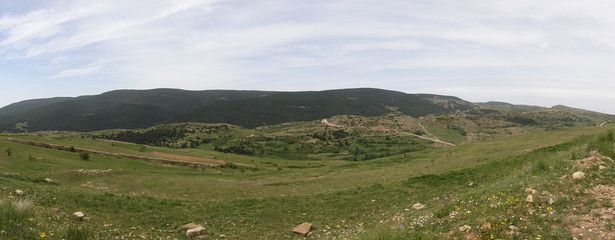 Obraz premium Path through the mountains of Valdelinares in Summer