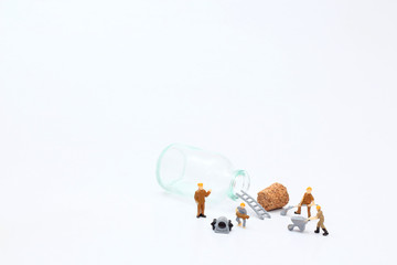 Little workers are working.