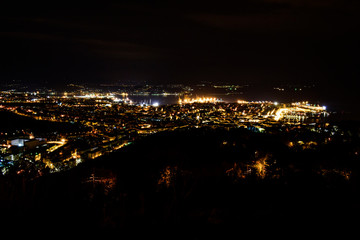 Fototapeta na wymiar Trieste di notte