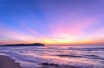 Fototapeta na wymiar Dawn on the beautiful beach with full of purple colors in the sky welcomes the beautiful new day