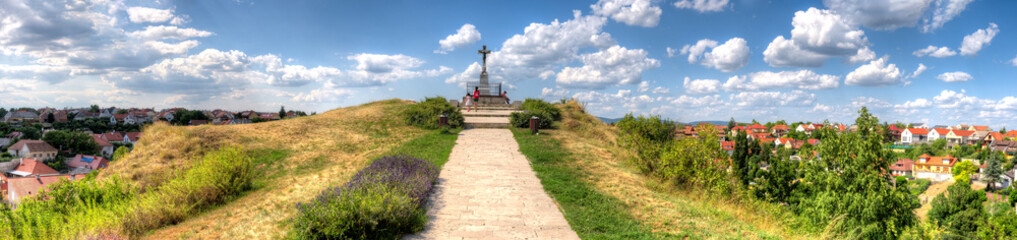 Kreuzigungsszene auf einem felsen auf dem Burgberg von Veszprem, Ungarn