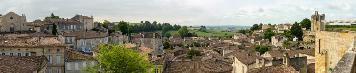 Fototapeta na wymiar panorama of the landscape around St. Emillion, France