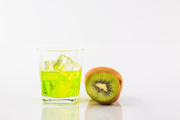 Fototapeta na wymiar kiwi juice healthy