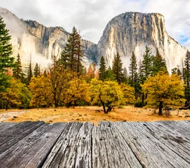 Fotobehang Yosemite National Park Valley at cloudy autumn morning. Low clouds lay in the valley. California, USA. © haveseen