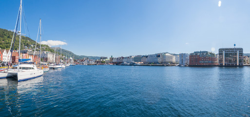 Fototapeta premium Panoramablick in den Hafen von Bergen (Norwegen)