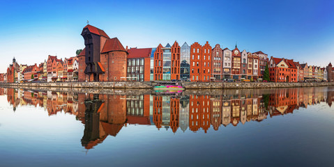 Gdańsk z pięknym starym miasteczkiem nad Motławą - obrazy, fototapety, plakaty