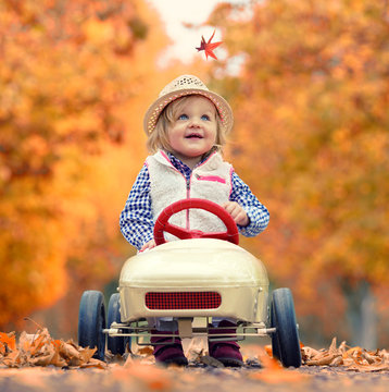 Im Tretauto durch den Herbst