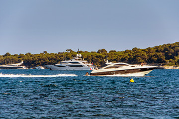 Obraz premium Sea bay marina with yachts and boats in Cannes
