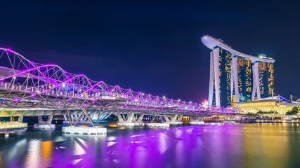 Photo sur Plexiglas Helix Bridge Panorama View of Helix Bridge and Marina Bay Sand Hotel at night time landmark in Singapore.
