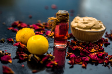 Best cheap DIY face mask for acne scars of multani mitti or fuller's earth or mulpani mitti on the wooden surface consisting of lemon juice, fuller's earth, and some rose water also.
