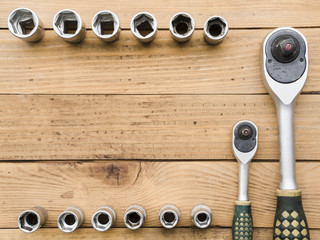 Ratchets and metallic nozzles