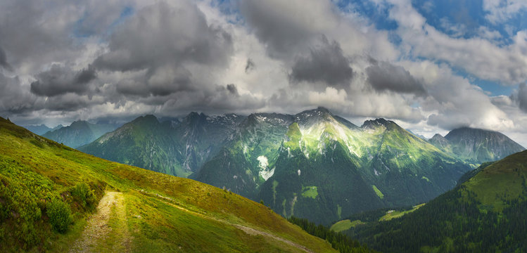 Thundery Bilder Durchsuchen 6,390 Archivfotos, und