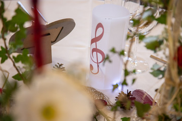 Détails de la salle du souper des mariés