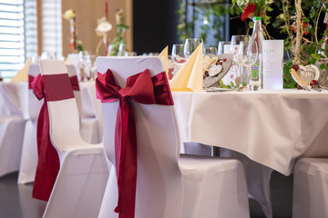 Détails de la salle du souper des mariés